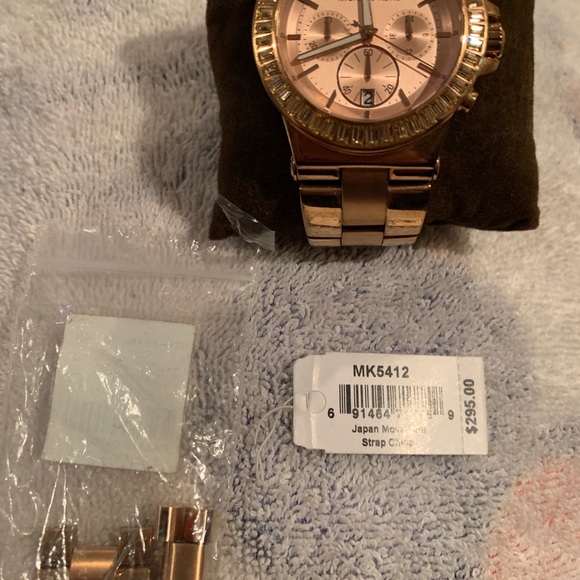 Michael Kors Watch - Picture 4 of 5